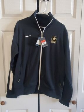 NIKE US ARMY TRACK JACKET NWT. LARGE. BLACK WHITE LONG SLEEVES. ZIP